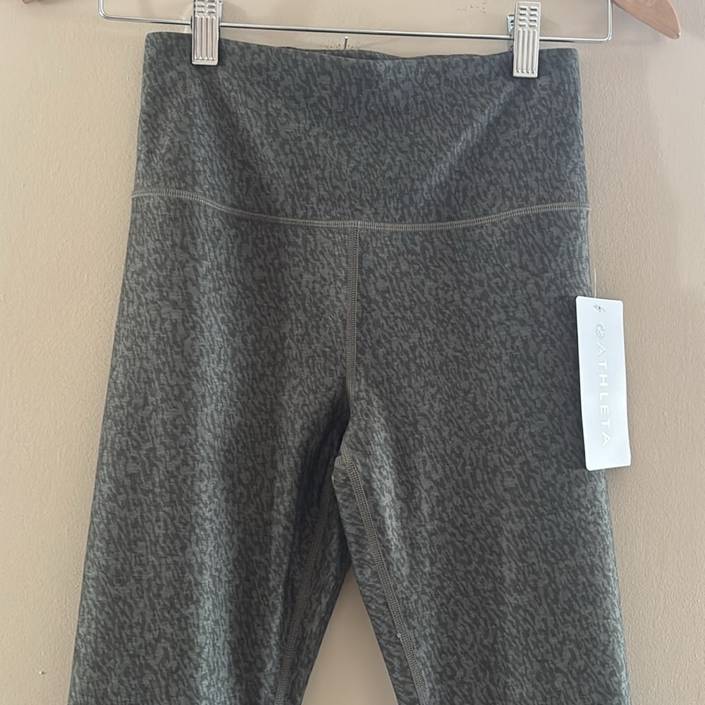 Athleta Elation Tight. Green Print. XS. NWT.